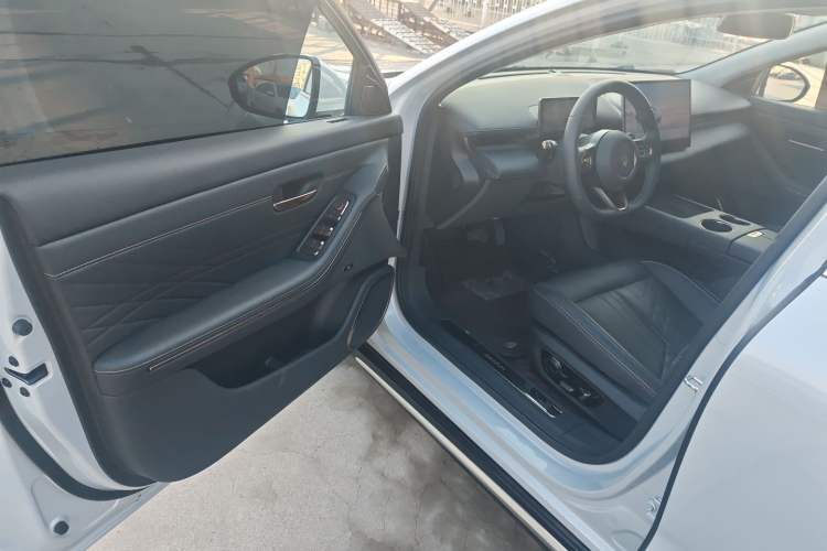 Used Baojun Enjoy 2025 All-Electric 600km Luxury Edition Interior 5