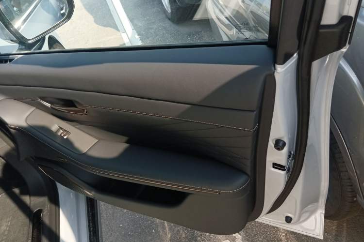 Used Baojun Enjoy 2025 Plug-in Hybrid 140km Luxury Edition Interior 5