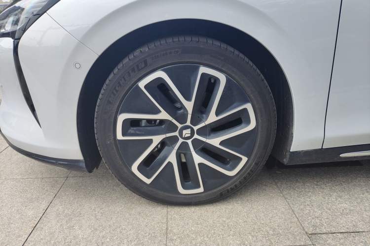 Used Baojun Enjoy 2025 All-Electric 600km Luxury Edition Left Front Wheel Hub