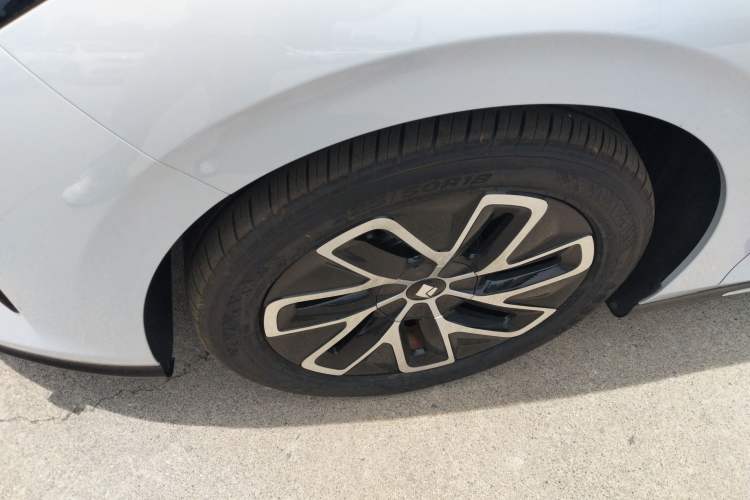 Used Baojun Enjoy 2025 Plug-in Hybrid 140km Standard Version Left Front Wheel Hub
