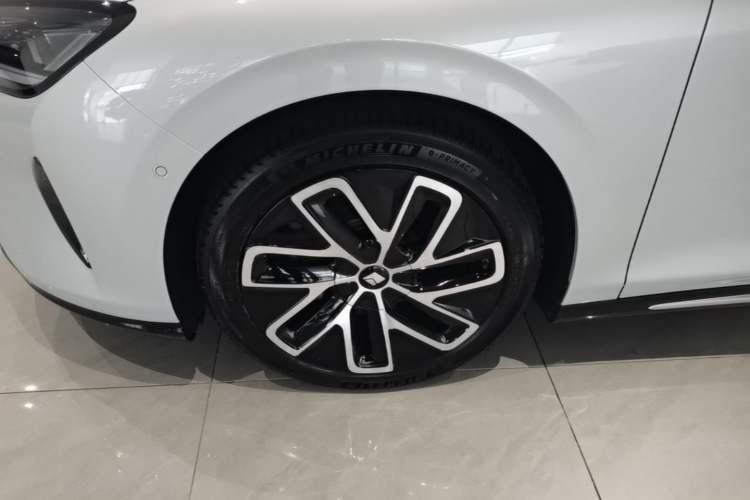 Used Baojun Enjoy 2025 Plug-in Hybrid 140km Luxury Edition Left Front Wheel Hub