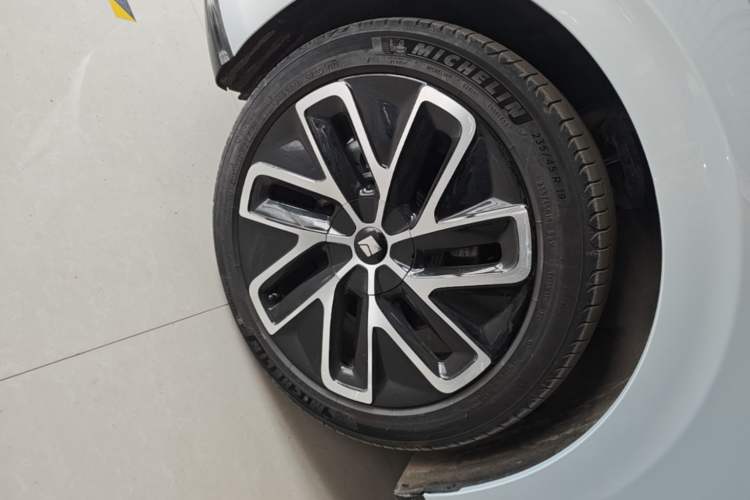Used Baojun Enjoy 2025 Plug-in Hybrid 140km Luxury Edition Left Front Wheel Hub