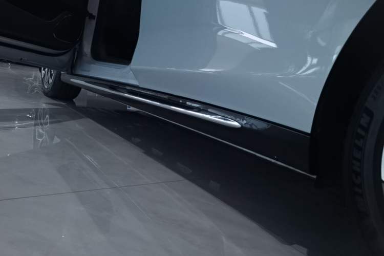 Used Baojun Enjoy 2025 Plug-in Hybrid 140km Luxury Edition Left Side Sill