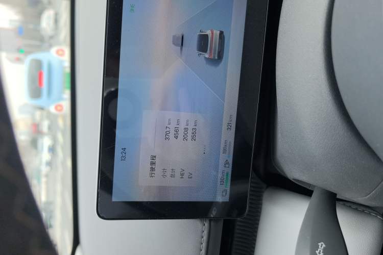 Used Baojun Enjoy 2025 Plug-in Hybrid 140km Luxury Edition Odometer Close Up