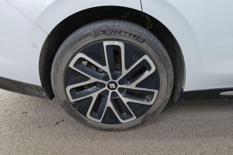 Used Baojun Enjoy 2025 Plug-in Hybrid 140km Luxury Edition Right Rear Wheel Hub