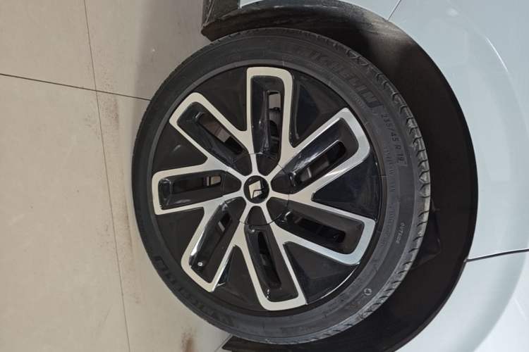 Used Baojun Enjoy 2025 Plug-in Hybrid 140km Luxury Edition Right Rear Wheel Hub
