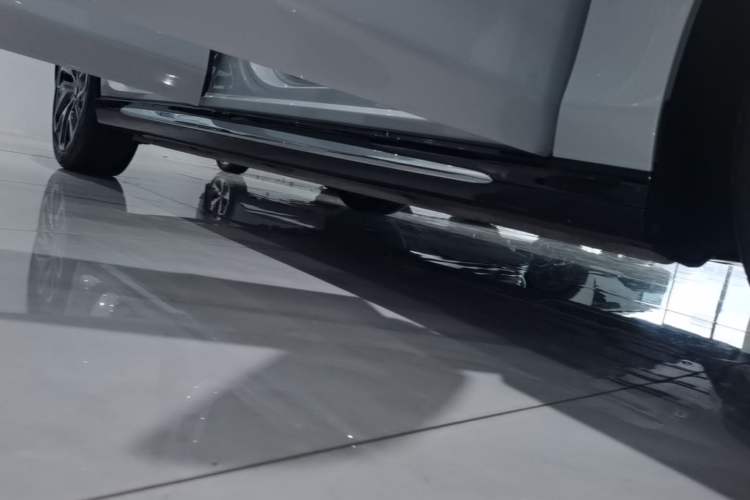Used Baojun Enjoy 2025 Plug-in Hybrid 140km Luxury Edition Right Side Sill