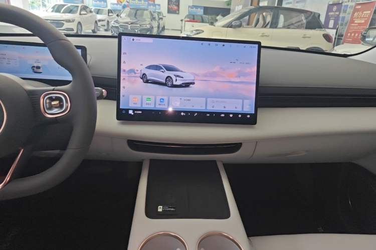 Used Baojun Enjoy 2025 All-Electric 600km Luxury Edition Audio And AC Panel