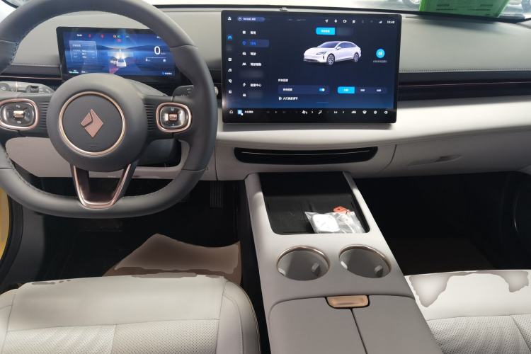 Used Baojun Enjoy 2025 All-Electric 600km Luxury Edition Center Console