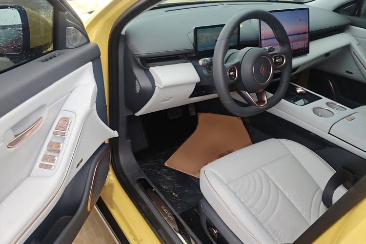 Used Baojun Enjoy 2025 Plug-in Hybrid 140km Luxury Edition Interior 3