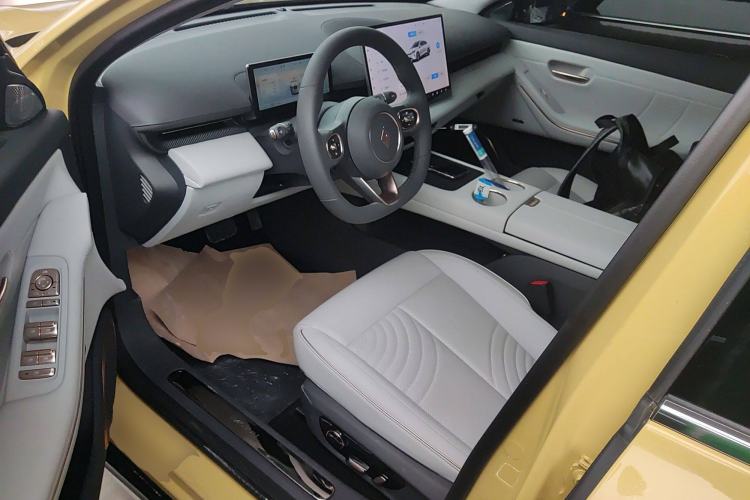 Used Baojun Enjoy 2025 Plug-in Hybrid 140km Luxury Edition Interior 3