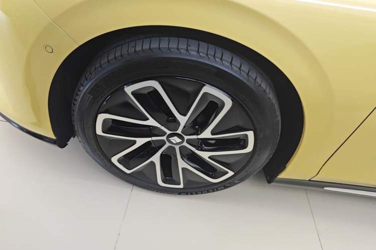 Used Baojun Enjoy 2025 All-Electric 600km Luxury Edition Left Front Wheel Hub