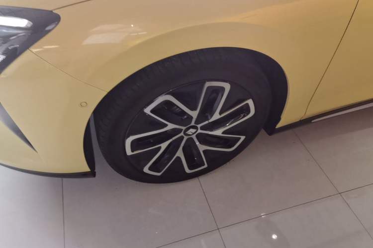 Used Baojun Enjoy 2025 All-Electric 600km Luxury Edition Left Front Wheel Hub