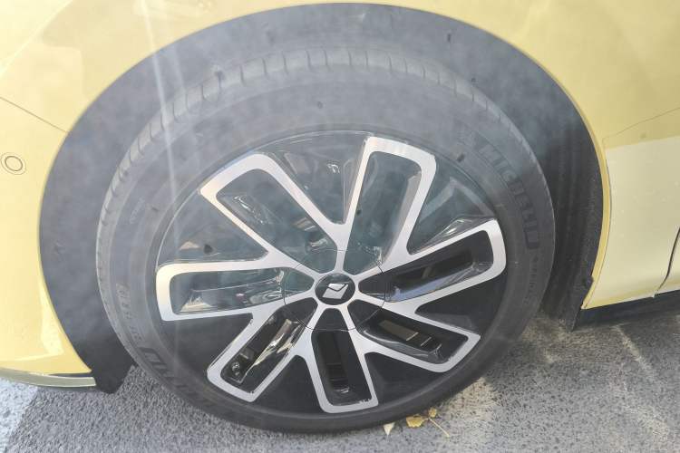 Used Baojun Enjoy 2025 Plug-in Hybrid 140km Luxury Edition Left Front Wheel Hub