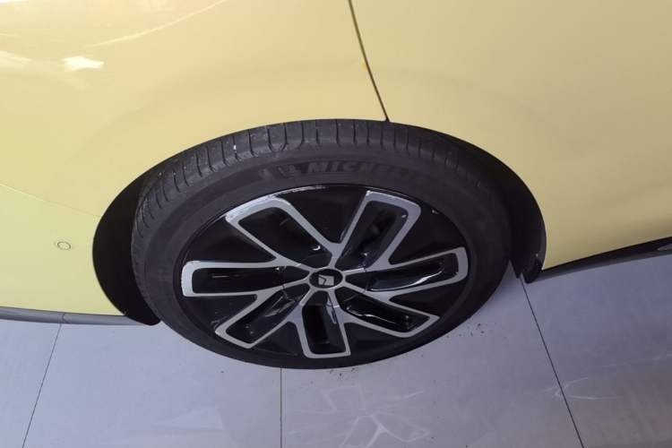 Used Baojun Enjoy 2025 All-Electric 600km Luxury Edition Right Rear Wheel Hub