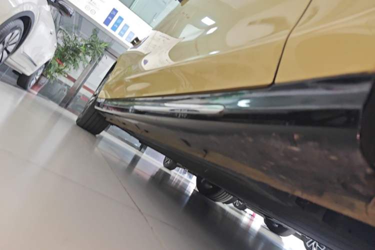 Used Baojun Enjoy 2025 All-Electric 600km Luxury Edition Right Side Sill
