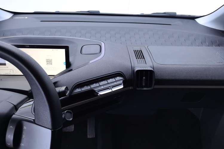 Used Baojun KiWi EV 2022 Artist Lite Edition Lithium Iron Phosphate Audio And AC Panel