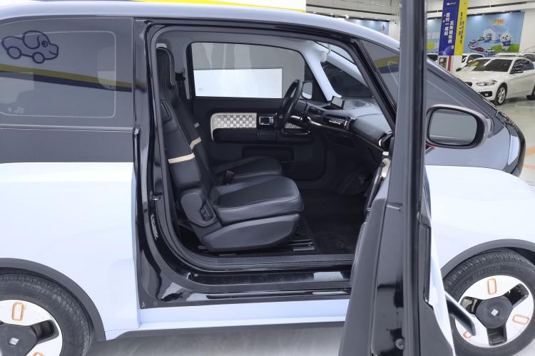 Used Baojun KiWi EV 2022 Artist Lite Edition Lithium Iron Phosphate Right Front Seat