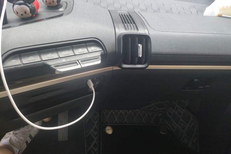 Used Baojun KiWi EV 2021 Designer Ternary Lithium Audio And AC Panel