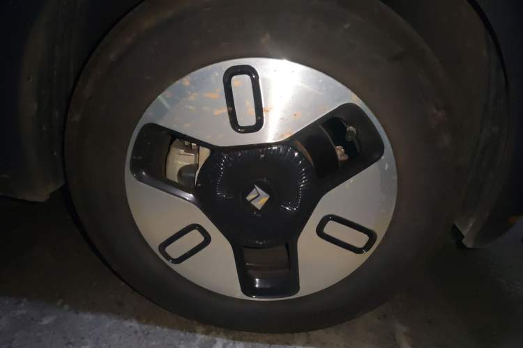 Used Baojun KiWi EV 2022 Designer Lite Edition Ternary Lithium Right Front Wheel Hub