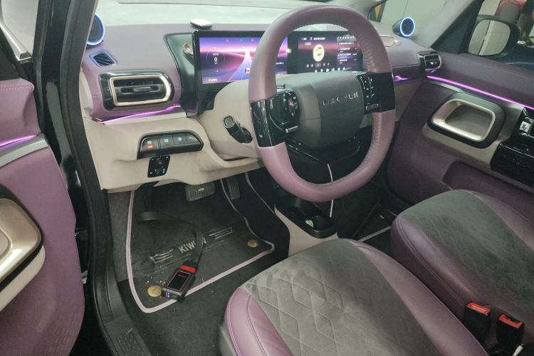 Used Baojun KiWi EV 2023 Smart Luxury Edition Ternary Lithium Interior 2