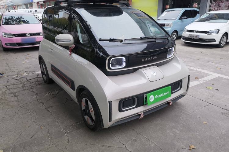 Used Baojun KiWi EV 2021 Artist Model Ternary Lithium Front Right 45 Deg