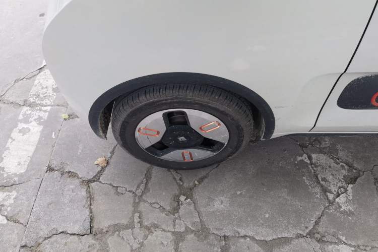 Used Baojun KiWi EV 2021 Artist Model Ternary Lithium Right Rear Wheel Hub