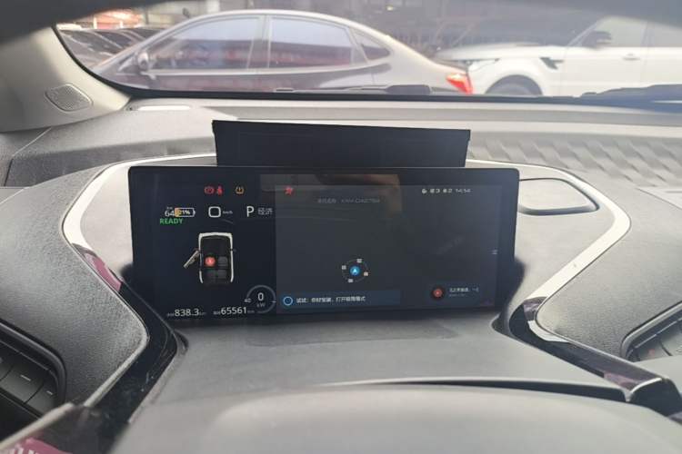 Used Baojun KiWi EV 2021 Artist Model Lithium Iron Phosphate Audio And AC Panel
