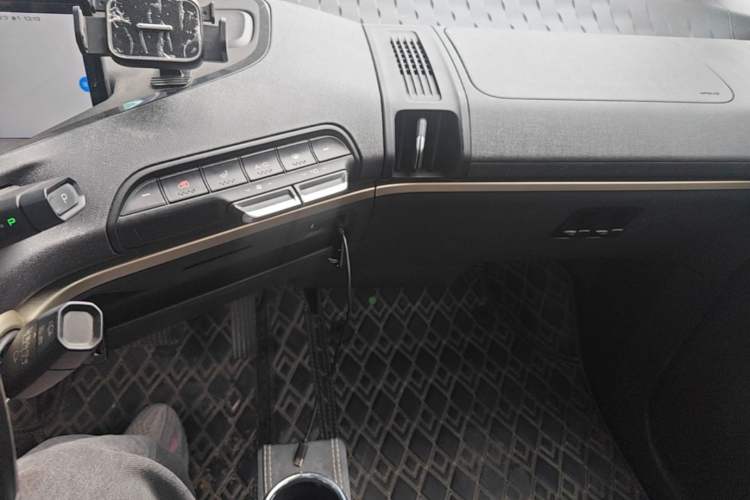 Used Baojun KiWi EV 2021 Designer Ternary Lithium Audio And AC Panel