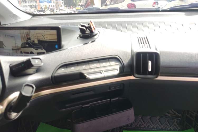 Used Baojun KiWi EV 2021 Artist Model Lithium Iron Phosphate Audio And AC Panel