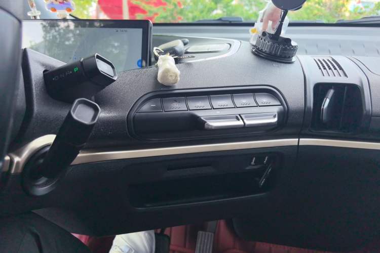 Used Baojun KiWi EV 2021 Artist Model Ternary Lithium Audio And AC Panel