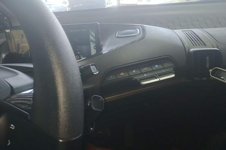 Used Baojun KiWi EV 2021 Designer Ternary Lithium Audio And AC Panel