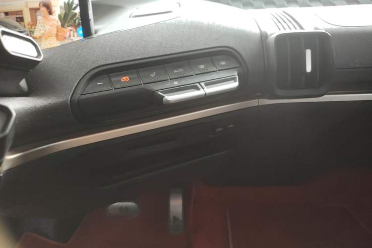 Used Baojun KiWi EV 2021 Artist Model Ternary Lithium Audio And AC Panel