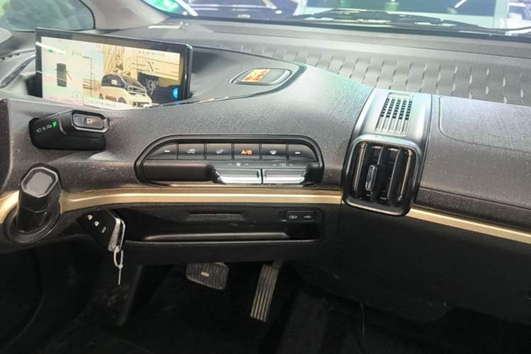 Used Baojun KiWi EV 2021 Designer Ternary Lithium Audio And AC Panel