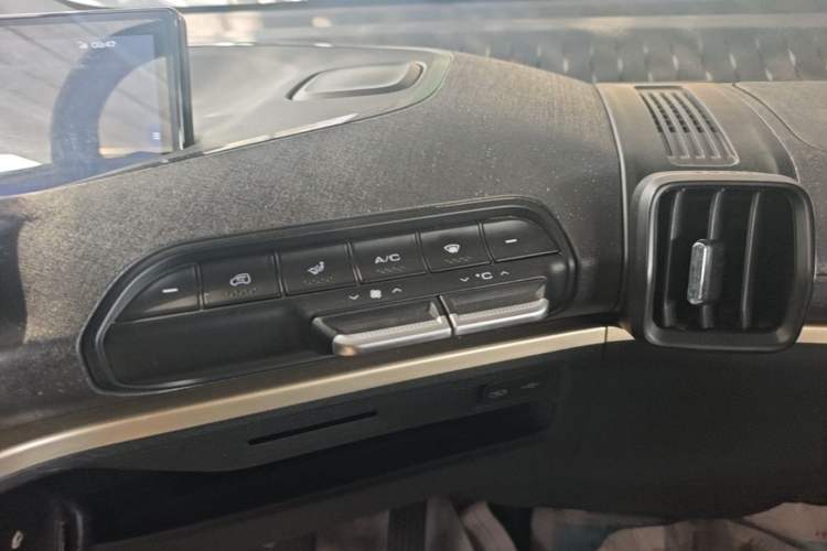 Used Baojun KiWi EV 2021 Designer Lithium Iron Phosphate Audio And AC Panel