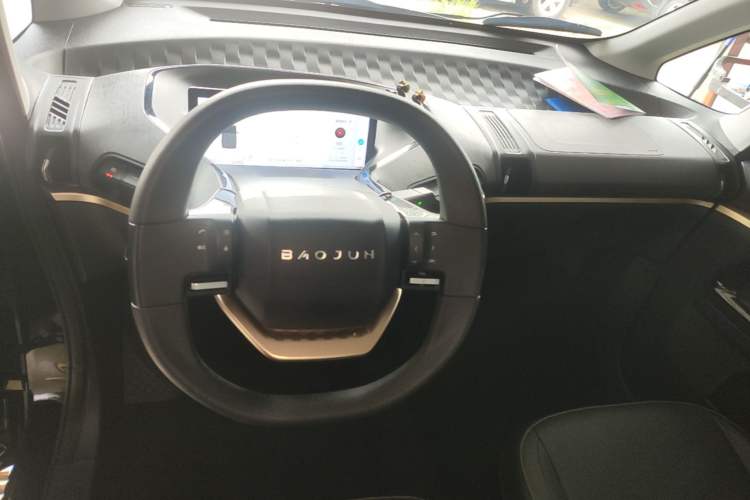 Used Baojun KiWi EV 2021 Designer Lithium Iron Phosphate Center Console
