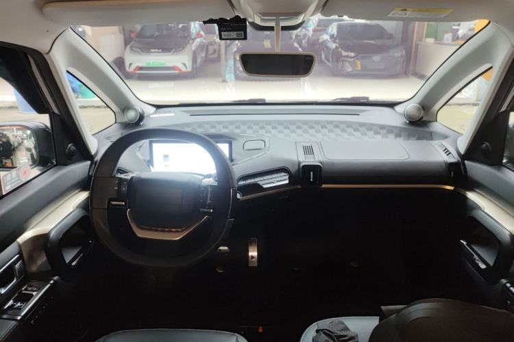 Used Baojun KiWi EV 2021 Artist Model Ternary Lithium Center Console
