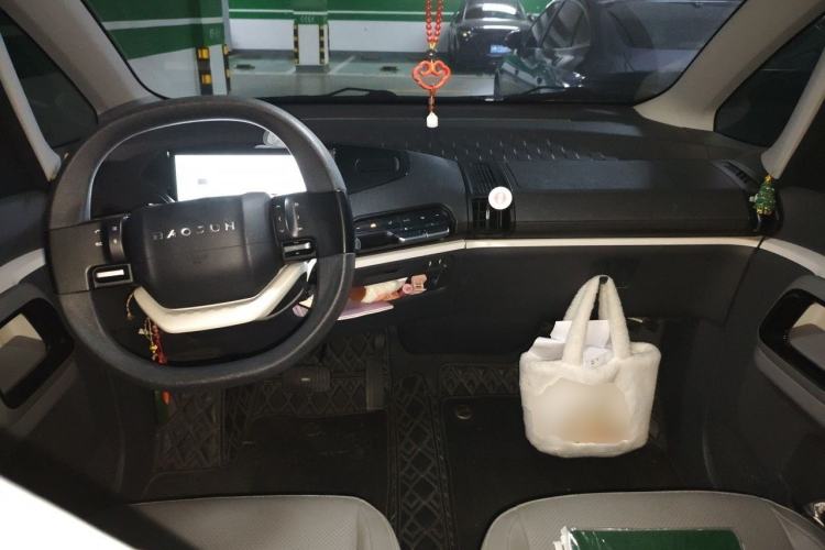 Used Baojun KiWi EV 2021 Artist Model Ternary Lithium Center Console