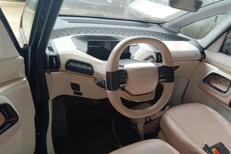 Used Baojun KiWi EV 2021 Artist Model Lithium Iron Phosphate Center Console
