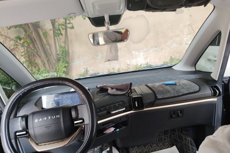 Used Baojun KiWi EV 2021 Designer Lithium Iron Phosphate Center Console