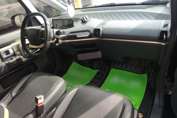 Used Baojun KiWi EV 2021 Artist Model Lithium Iron Phosphate Center Console
