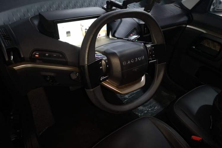 Used Baojun KiWi EV 2021 Artist Model Lithium Iron Phosphate Center Console