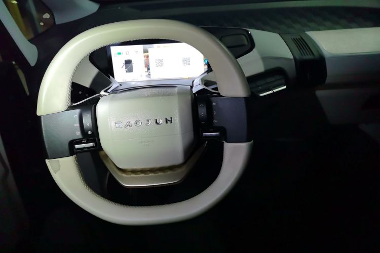 Used Baojun KiWi EV 2021 Artist Model Lithium Iron Phosphate Center Console