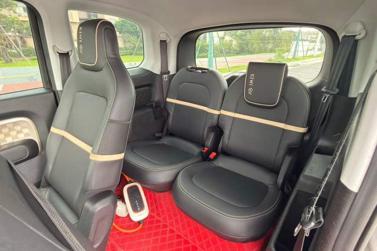 Used Baojun KiWi EV 2021 Artist Model Ternary Lithium Interior 3