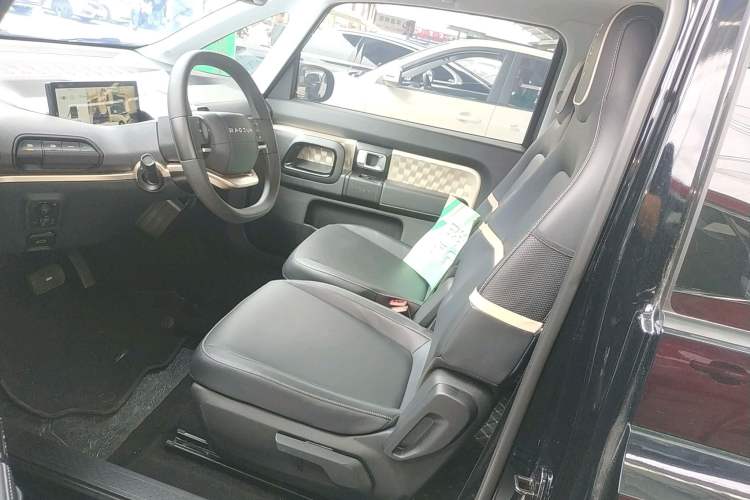 Used Baojun KiWi EV 2021 Artist Model Ternary Lithium Interior 4