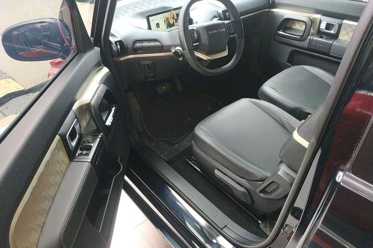Used Baojun KiWi EV 2021 Artist Model Ternary Lithium Interior 5