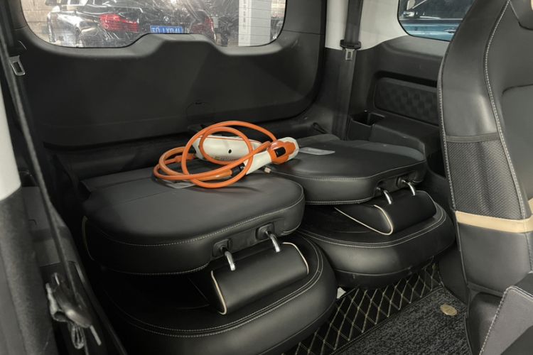 Used Baojun KiWi EV 2021 Artist Model Lithium Iron Phosphate Interior 8