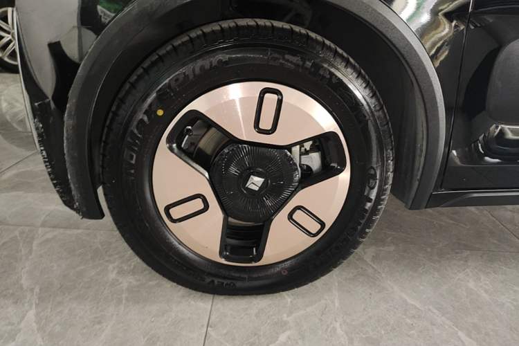 Used Baojun KiWi EV 2021 Artist Model Ternary Lithium Left Front Wheel Hub