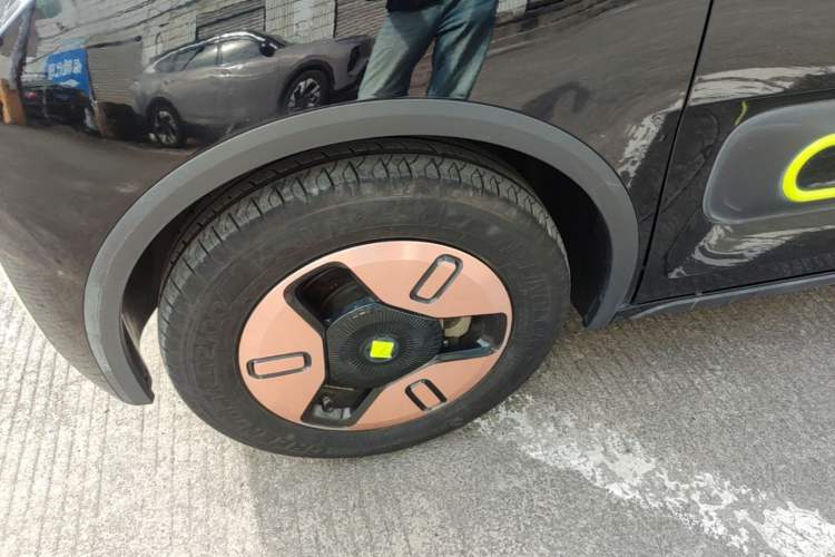 Used Baojun KiWi EV 2021 Artist Model Lithium Iron Phosphate Left Front Wheel Hub