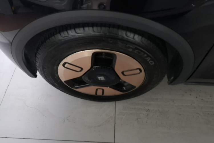 Used Baojun KiWi EV 2021 Artist Model Lithium Iron Phosphate Left Front Wheel Hub